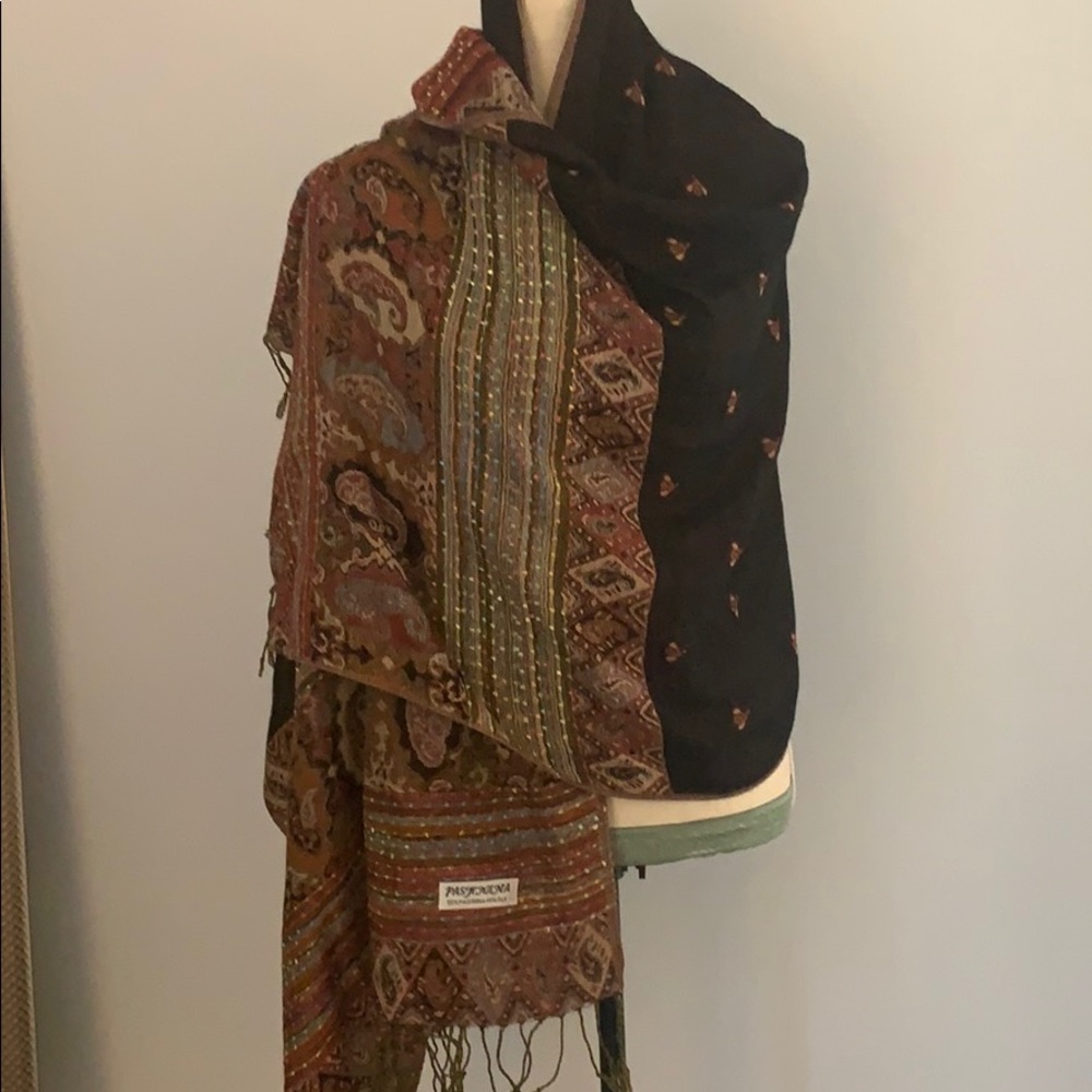 Awesome scarf/wrap. Like new.